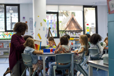 La escasez de personal en las guarderías perjudica a niños y padres